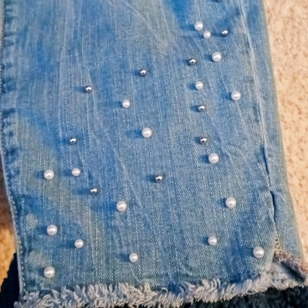 SOLD!!! - Maurices Blue Denim Capris w/Pearl & Silver Accents Women's Frayed Hem - Picture 5 of 16